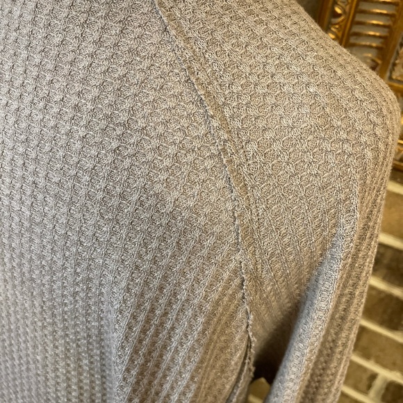 Taupe colored boutique Waffle tunic - Picture 12 of 13